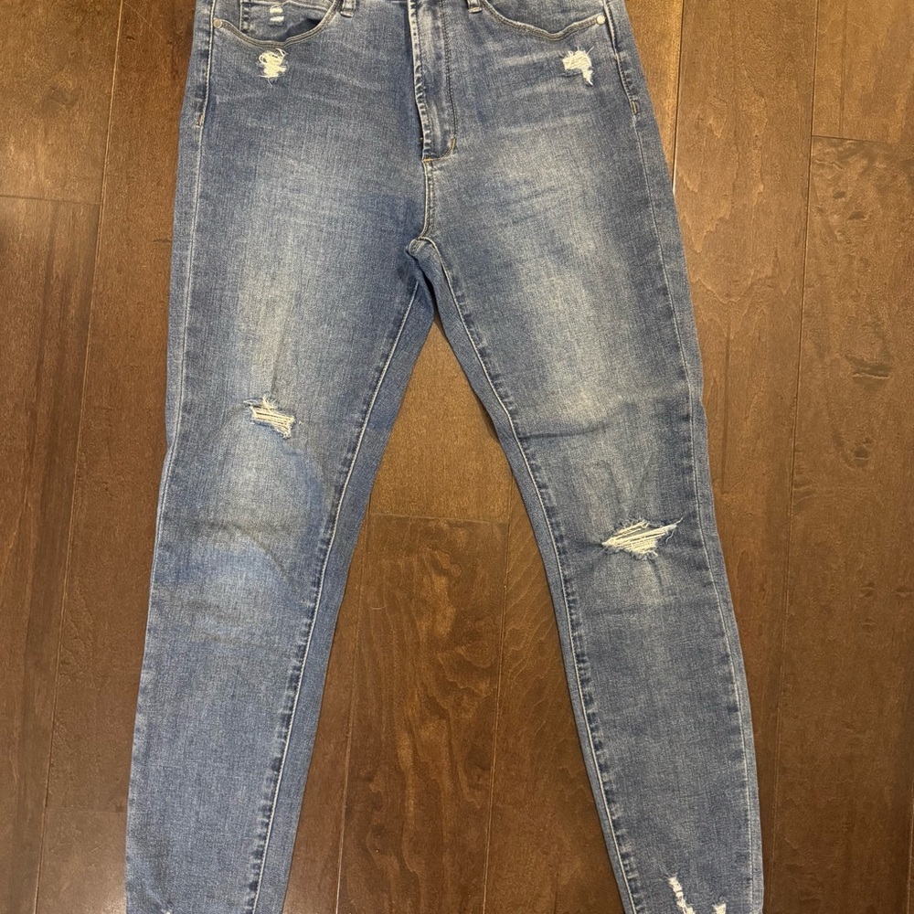 Articles Of Society women’s Light Blue Distressed Denim size 27 (4)